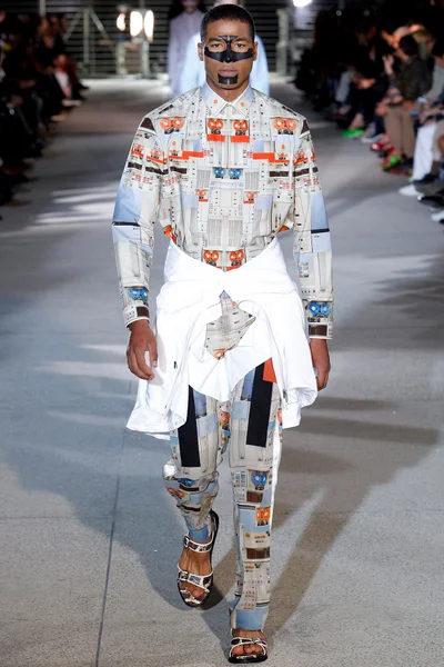 Look 32